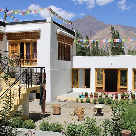 Sernang Homestay Hundar Exterior photo