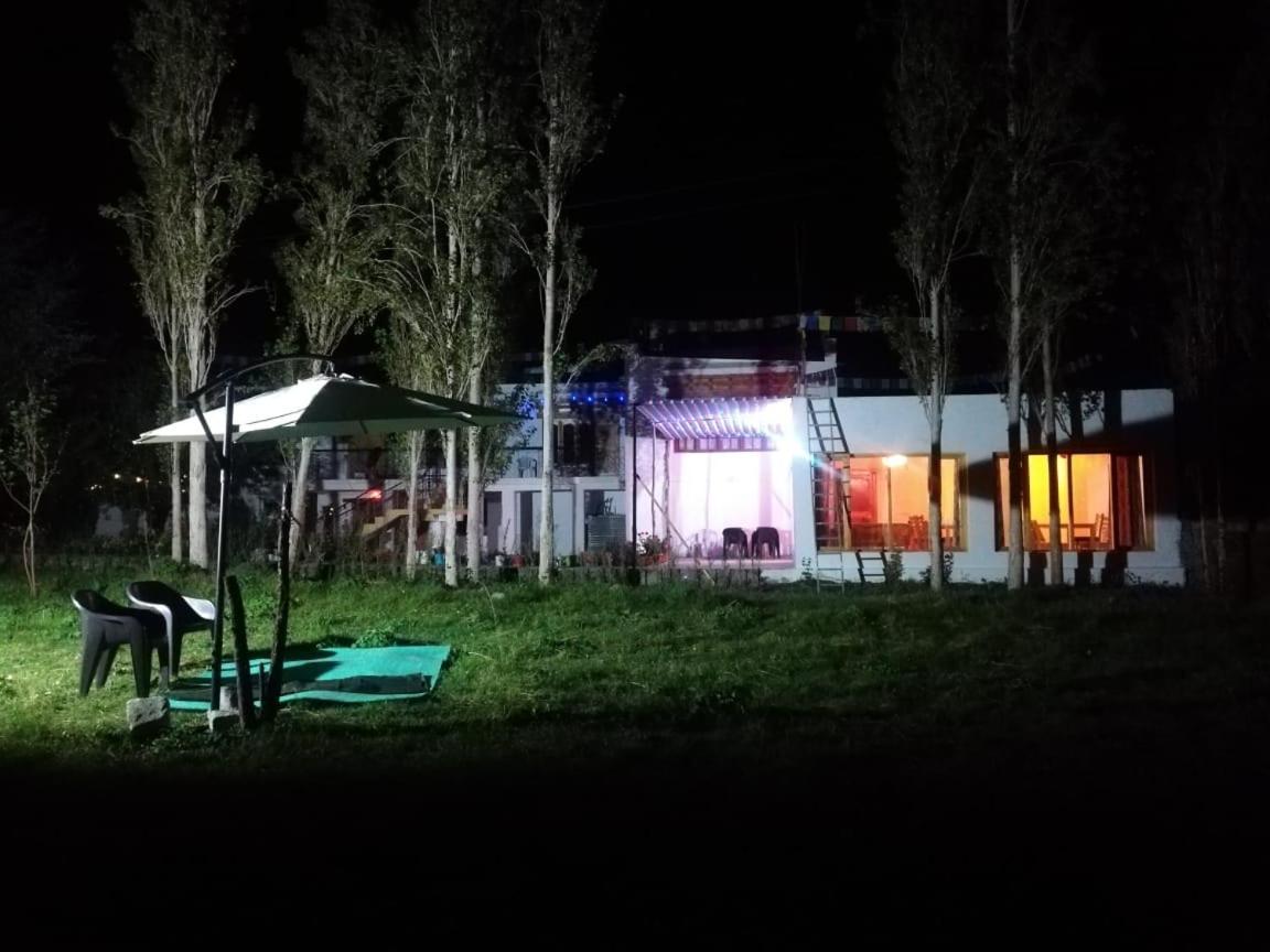 Sernang Homestay Hundar Exterior photo