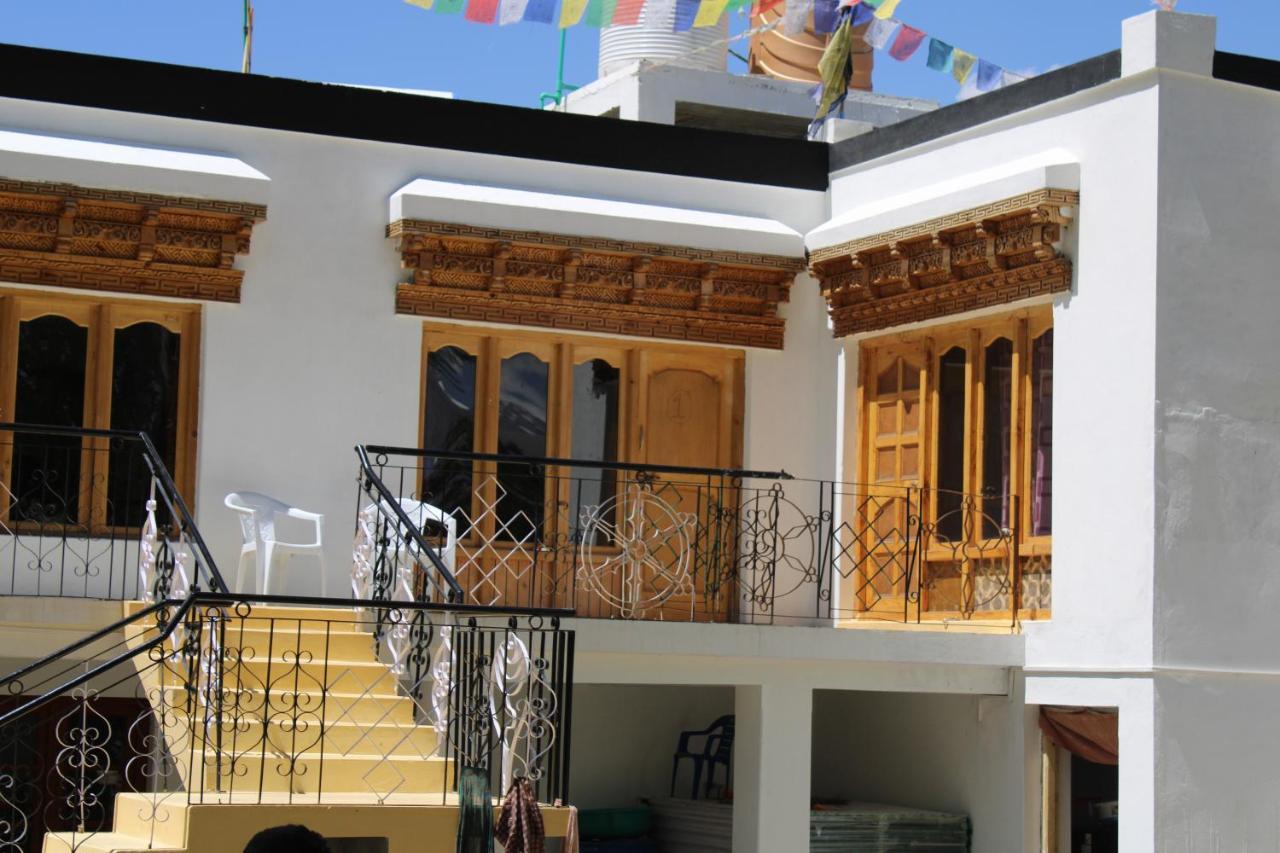 Sernang Homestay Hundar Exterior photo