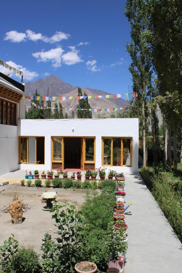 Sernang Homestay Hundar Exterior photo