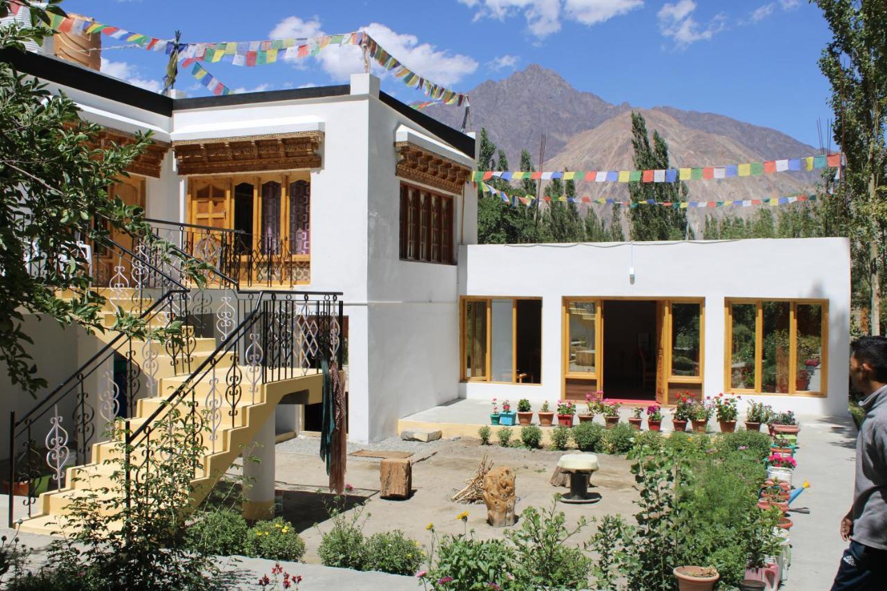 Sernang Homestay Hundar Exterior photo