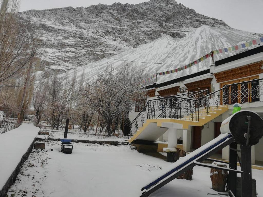 Sernang Homestay Hundar Exterior photo