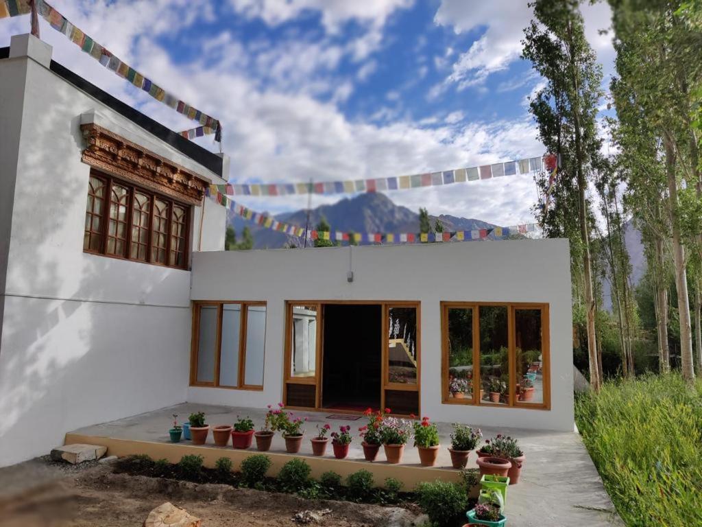 Sernang Homestay Hundar Exterior photo